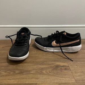 Women’s Nike court Air Zoom shoes size 9